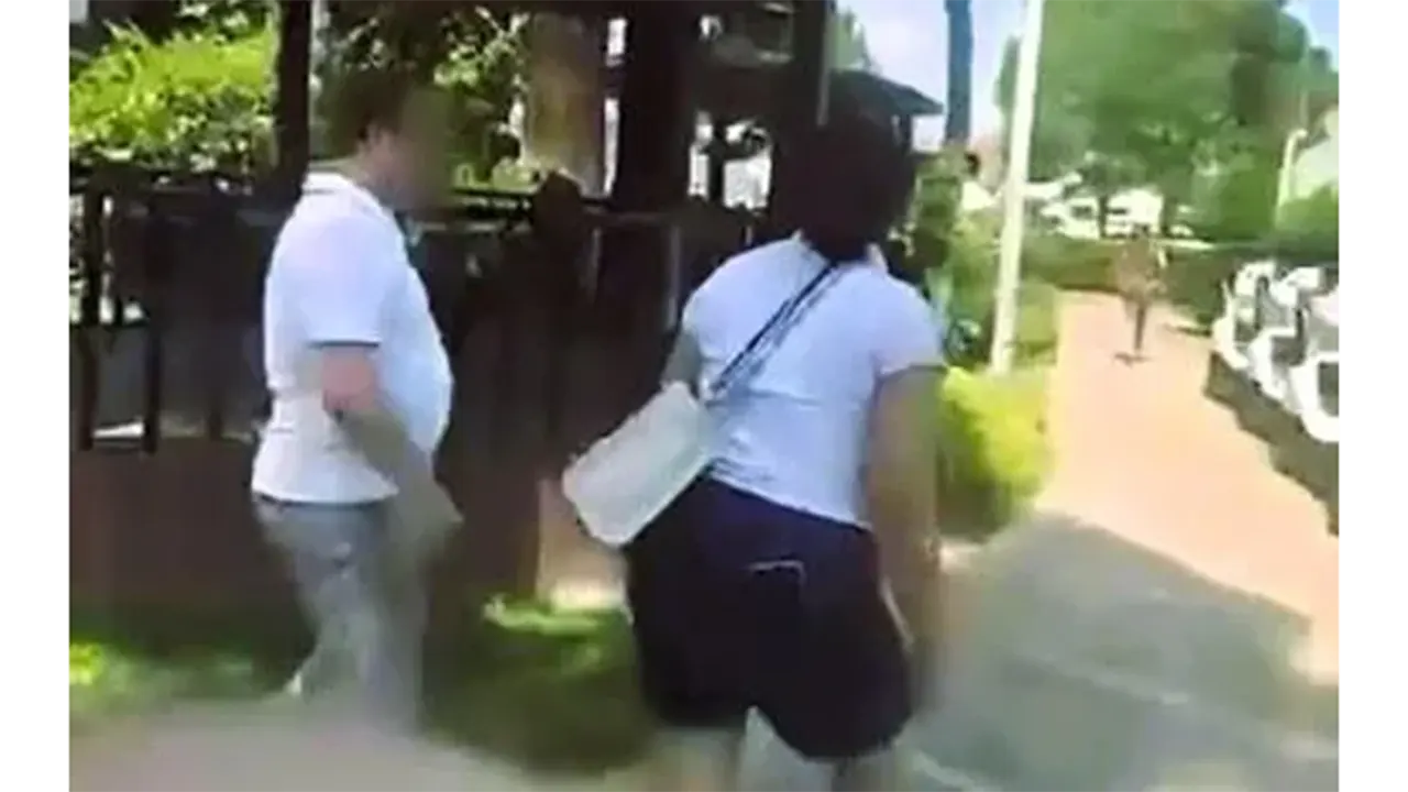 Eşini Başka Kadınla Yakalayan Kadın Parkta Saçından Sürükledi 2