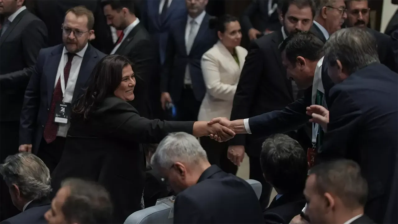 Özlem Çerçioğlu Chp’den Ayrıldı, Ak Parti’ye Katıldı 2