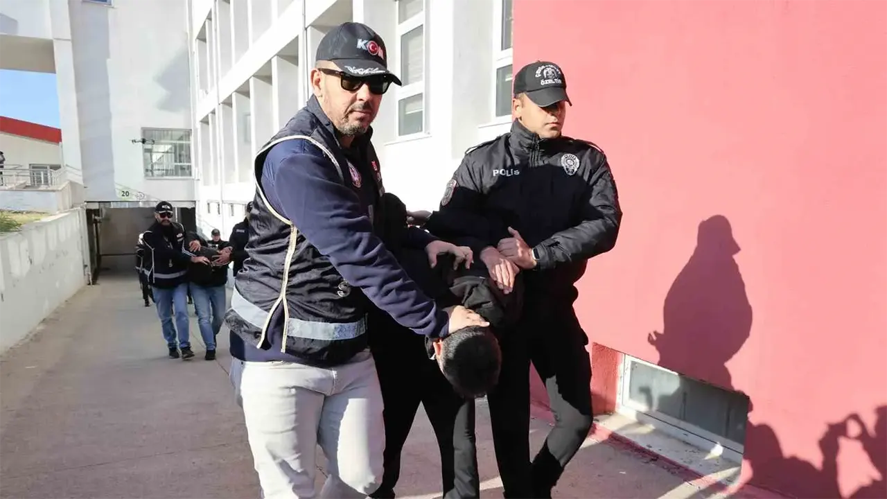 Polis Memuru Itiraf Etti Borç Batağına Düşünce El Bombalarını Sattım 2