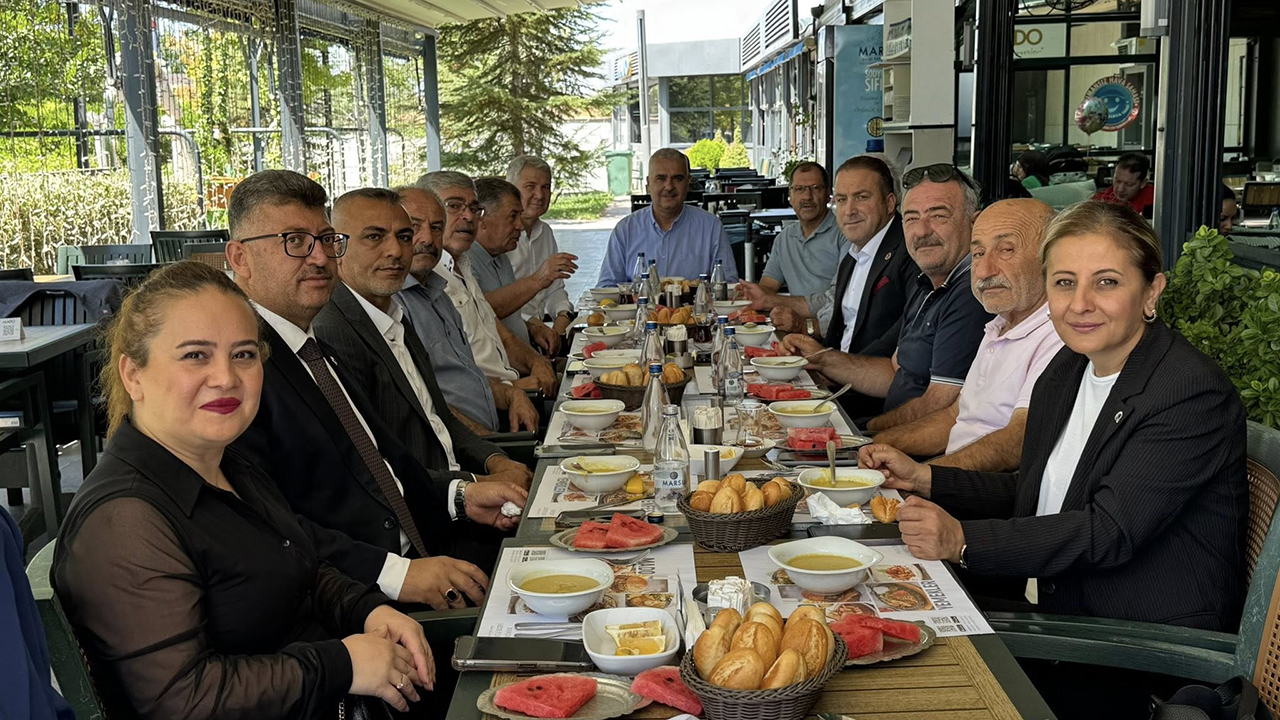 Yusufahlatcımuhtarlartoplantı (4)