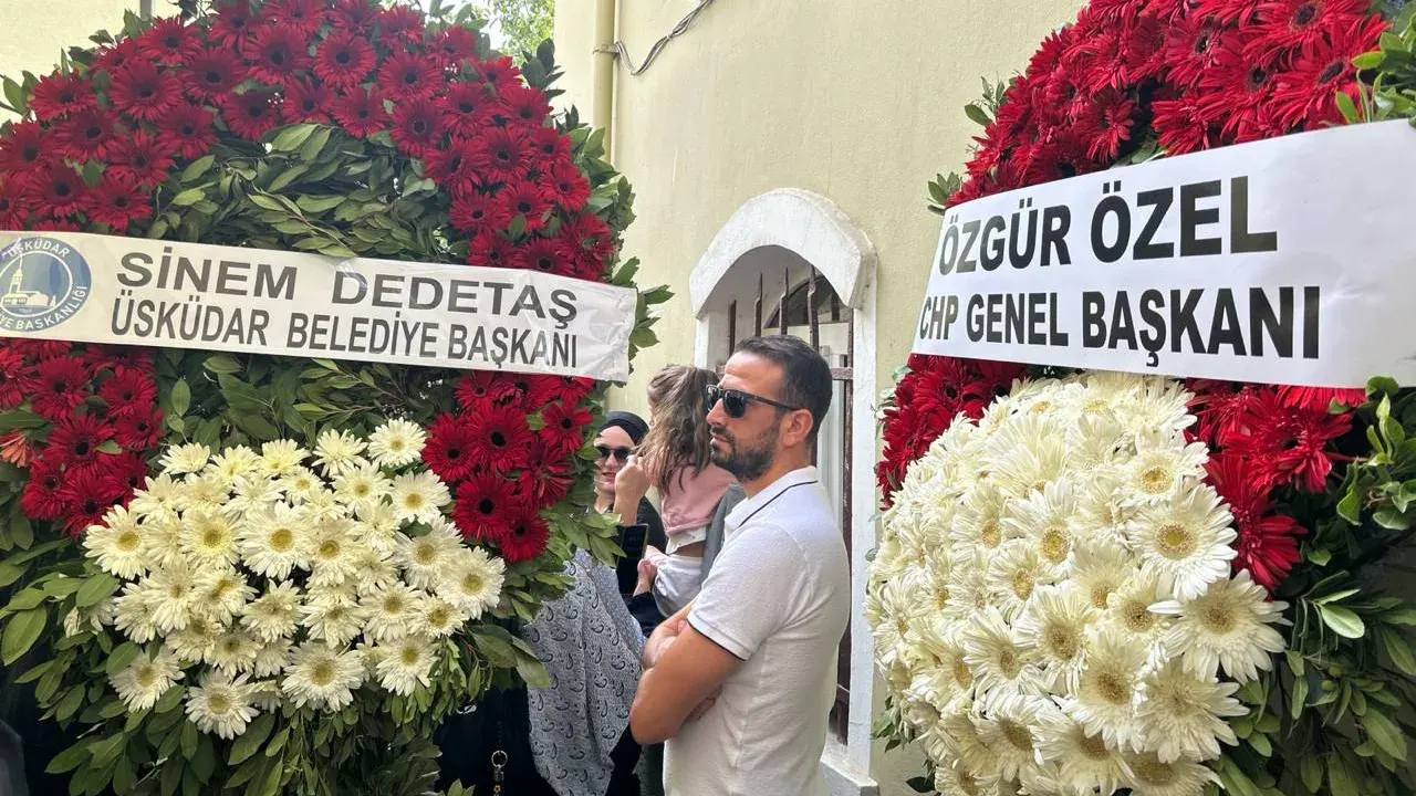 Arabesk Müziğin Sevilen İsmi Güllü Son Yolculuğuna Uğurlandı 2