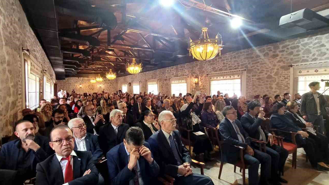 Cengiz Aşıkoğlu’na Kızılelma Türk Dünyası Üstün Hizmet Ödülü Verildi 3