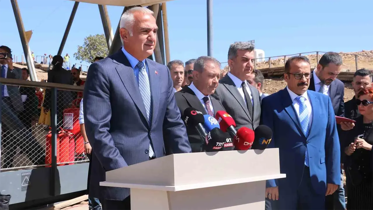 Göbeklitepe’de Heyecan Verici Keşif Neolitik Çağ’a Ait Insan Heykeli Bulundu