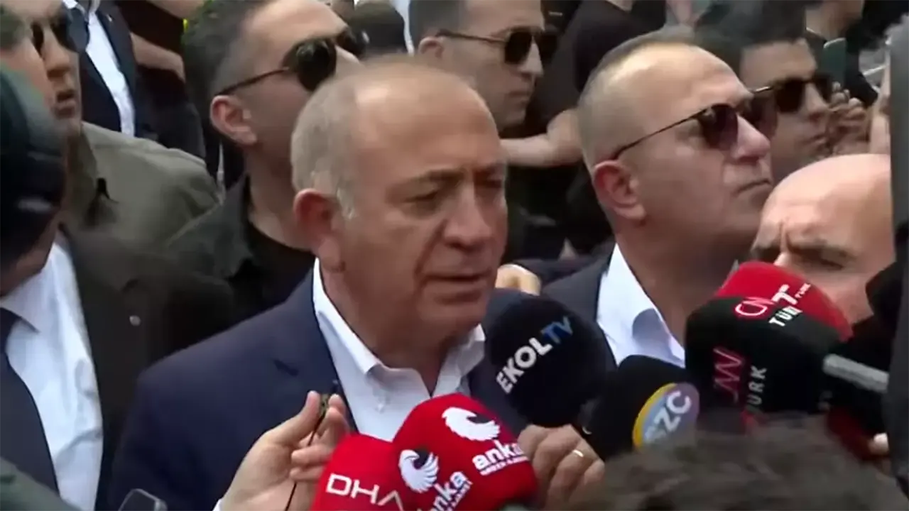 Gürsel Tekin Chp İstanbul İl Başkanlığı Binasına Geldi