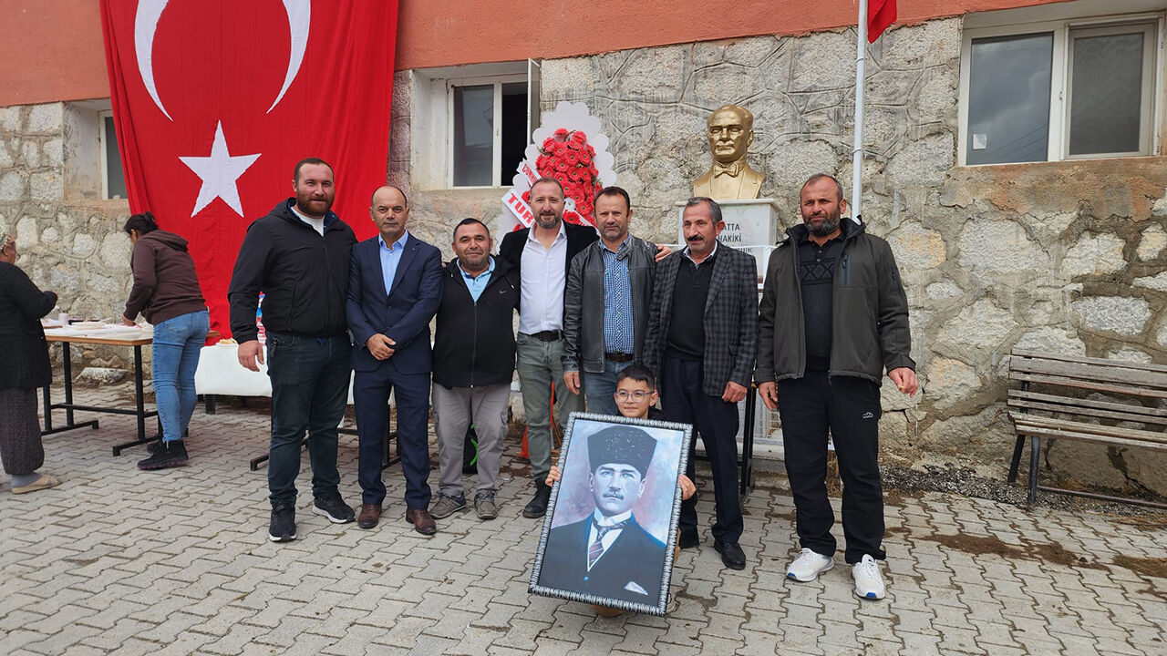 Çorum Merkez Turgut Köyü’nde Cumhuriyet’in 102. Yılı Coşku Ve Gururla Kutlandı