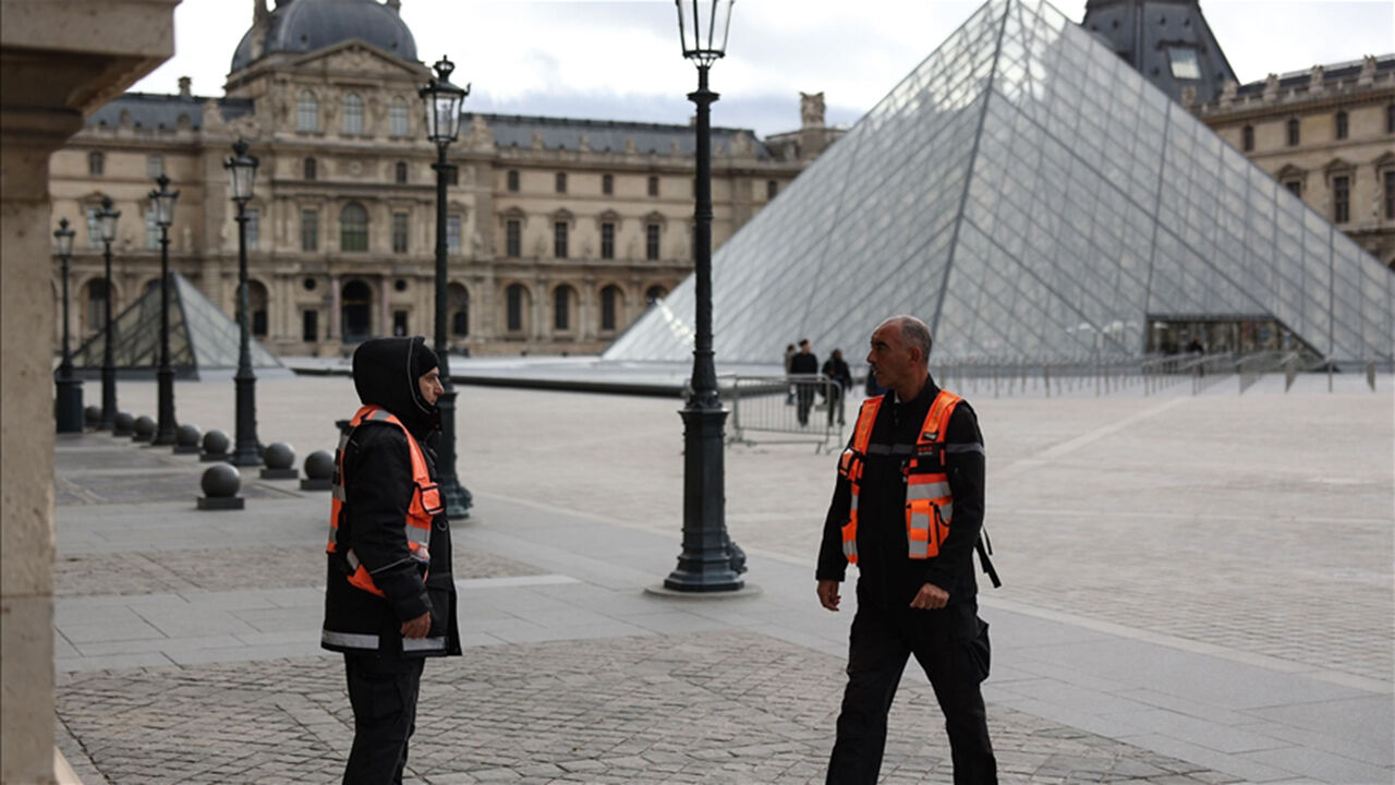 Fransa’da Louvre Müzesi Soygunu 88 Milyon Avroluk Tarihi Kayıp 2