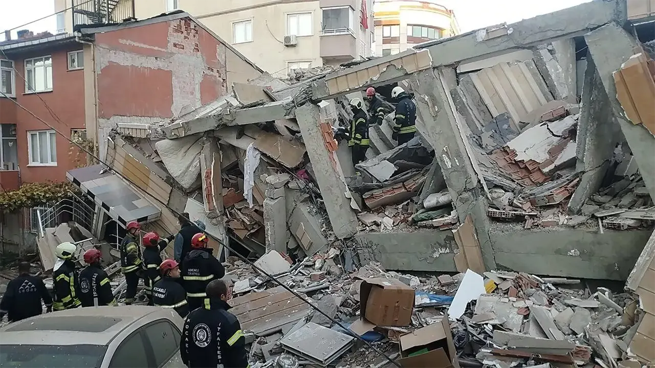 Gebze’de 7 Katlı Bina Çöktü 1 Kişinin Cansız Bedenine Ulaşıldı
