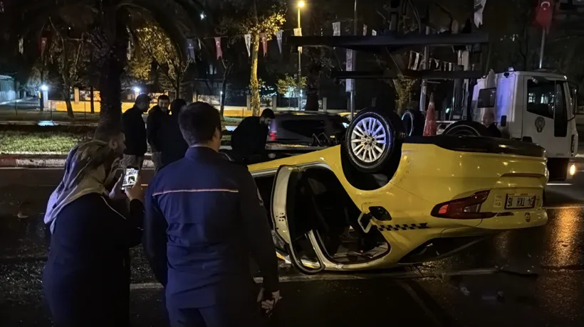 İstanbul’da Sağanak Yağış Etkili Oldu Vatan Caddesi’nde Yol Çöktü 2