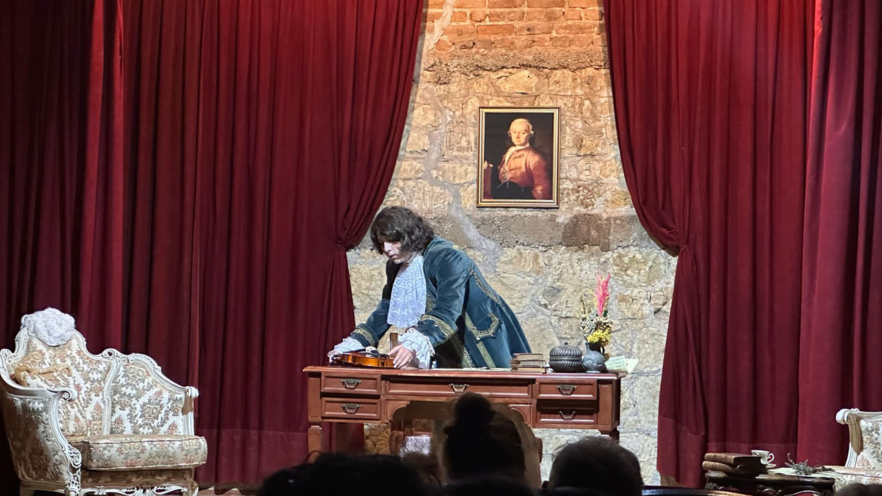 “Mozart Da Çocuktu” Tiyatro Oyunu 15 Kasım’da Edremit’te Sahnelenecek 3