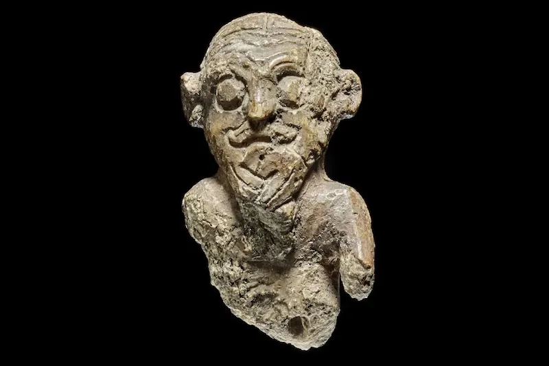 Viking Oyun Taşında Kral Portresi