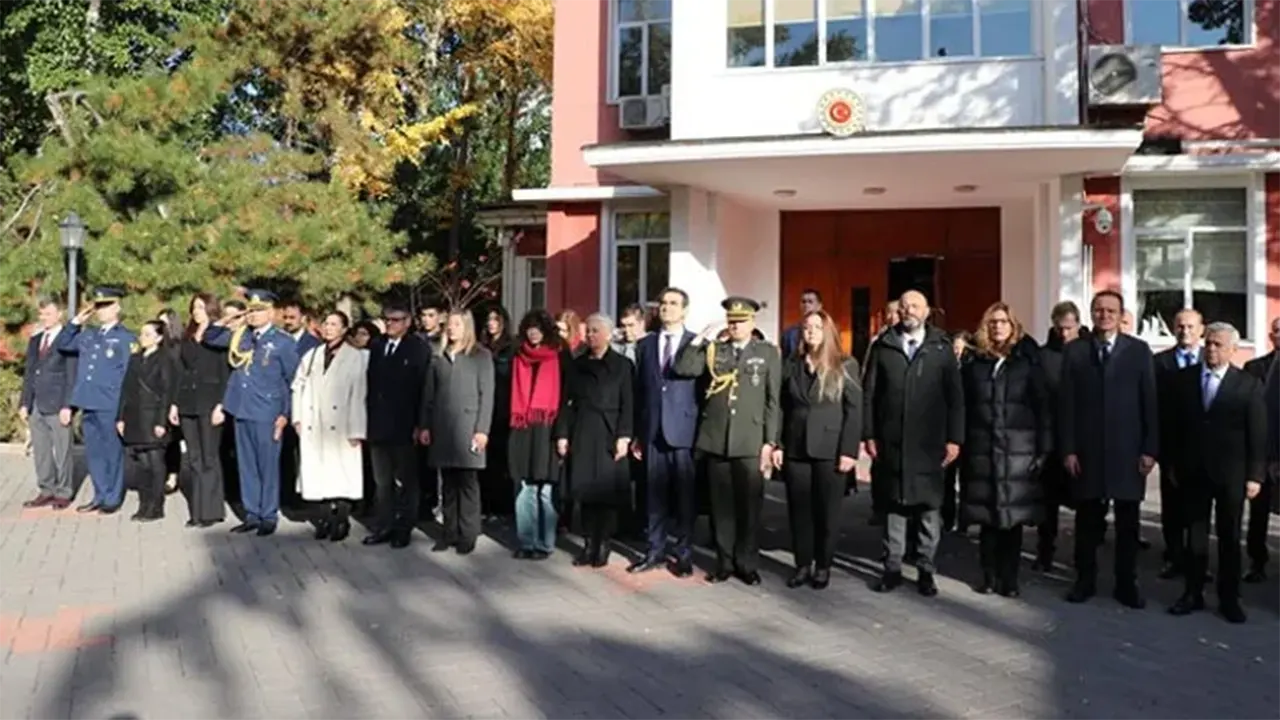 Bakü, Taşkent Ve Pekin’de Aynı Saygı Duruşu Atatürk Için Tek Yürek