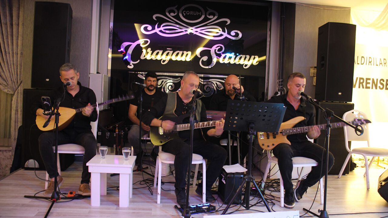 Evrenselgece (1)