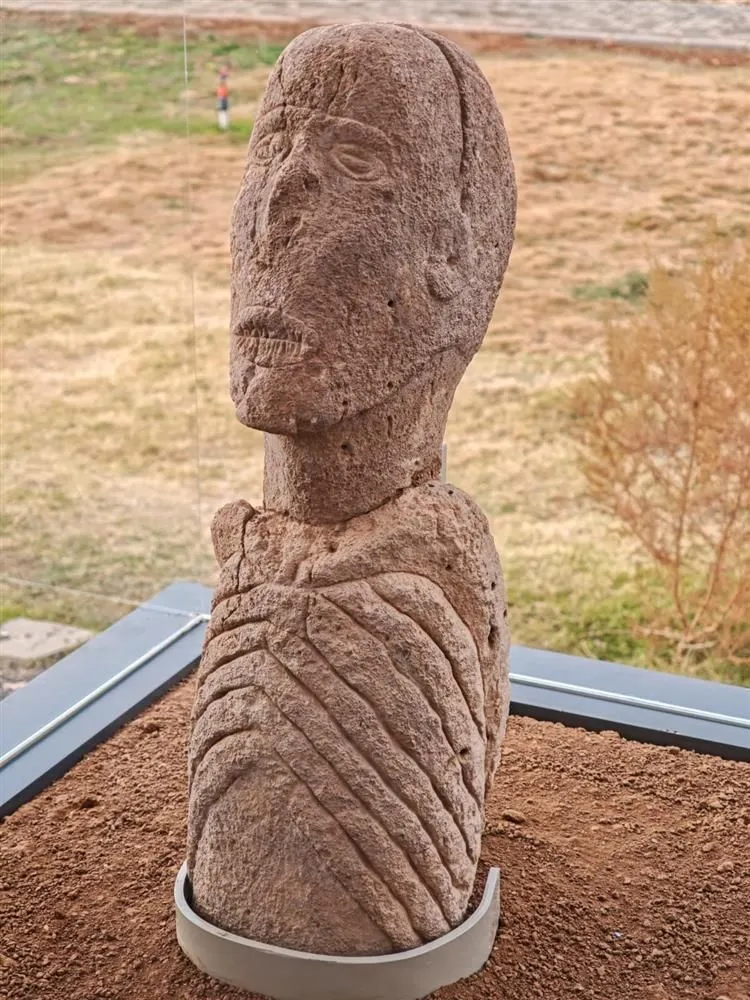 Göbeklitepe Komşusunda Gizemli Buluş Ağzı Neden Dikilmiş 3