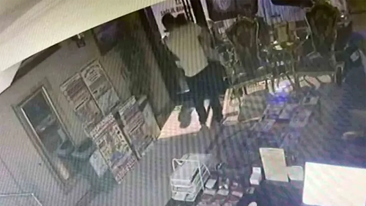 Görüntüler Ortaya Çıktı Zehirlenen Baba O Kapıyı Kırmak Için Uğraştı 2