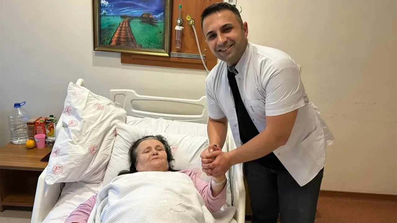 Karın Ağrısı Şikayetiyle Gitti, 20 Binin Üzerinde Taşla Hastaneden Çıktı 2