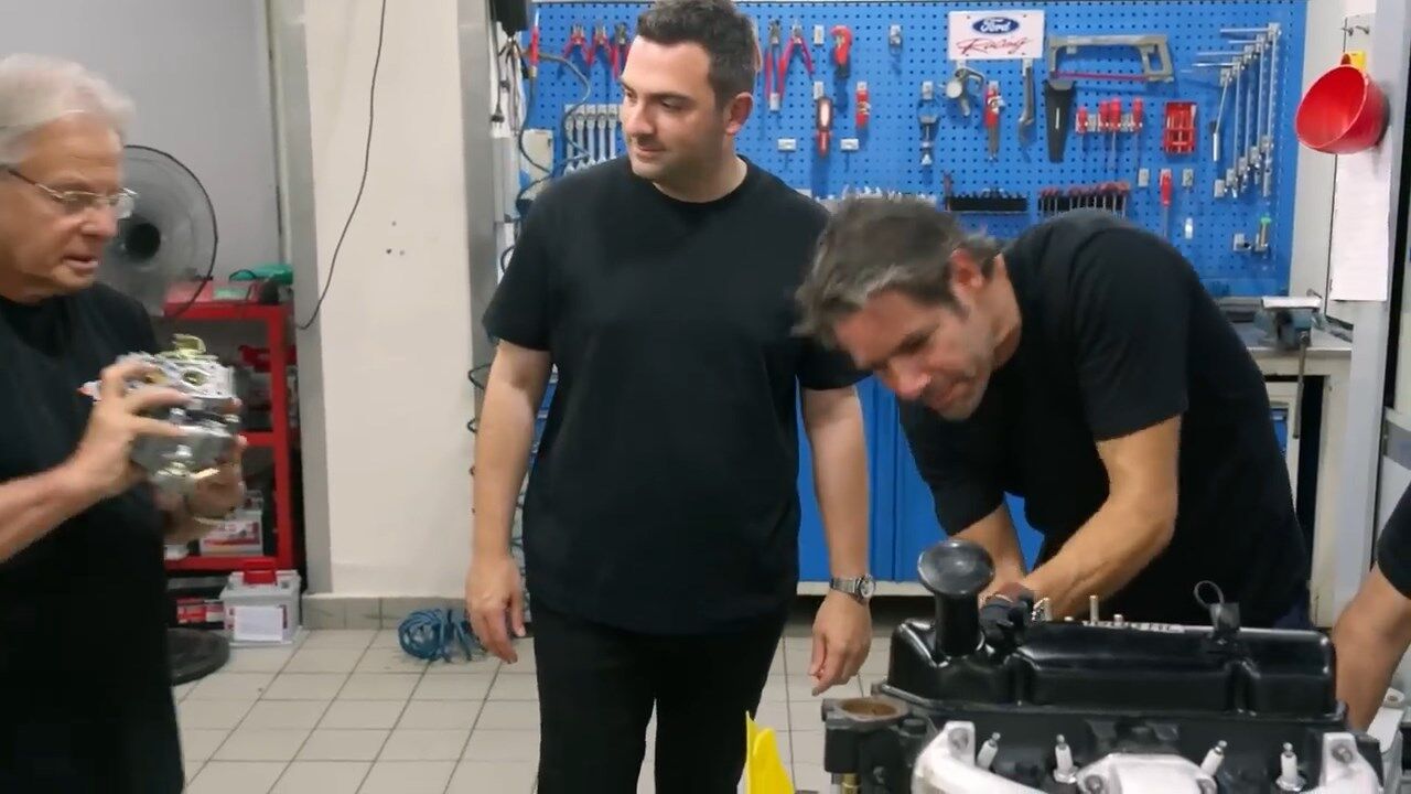 Mike Ve Elvis, Türk Efsanesi Anadol Stc 16 Için İstanbul’da 6