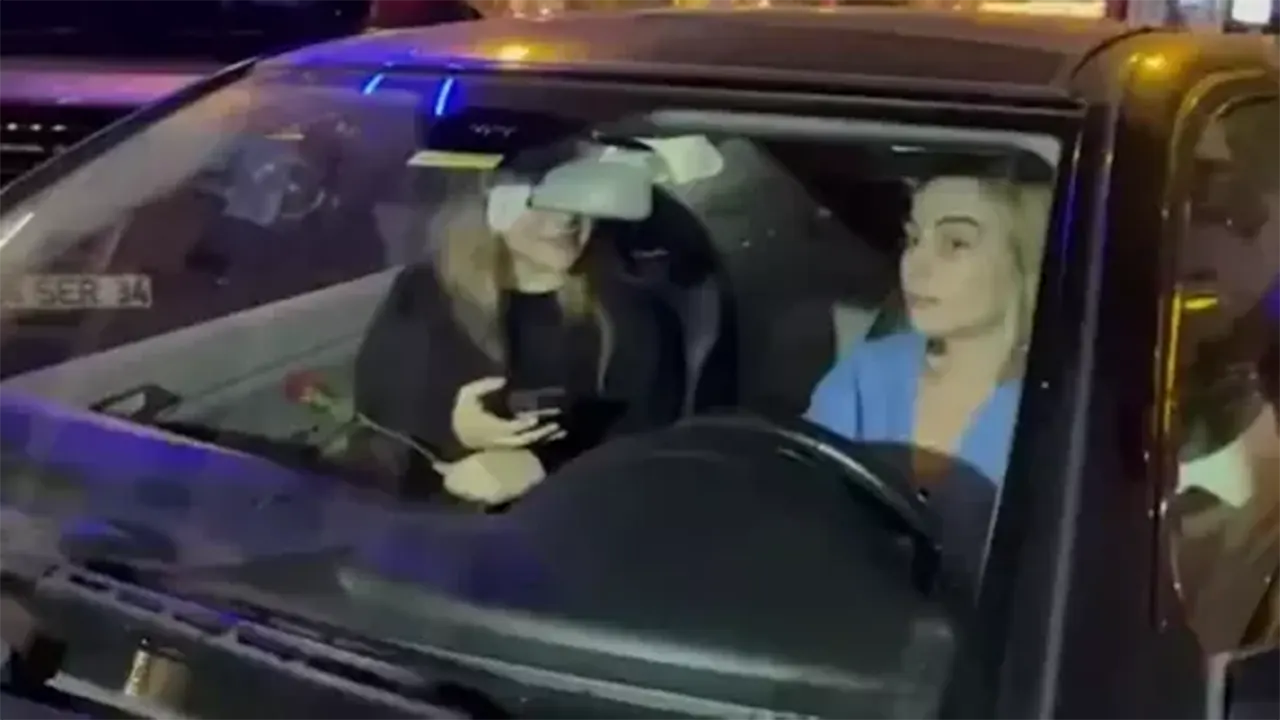 Mina Derman’ın Aracıyla Yaşanan Panik Anı Çarpma Iddiasına Yanıt 3