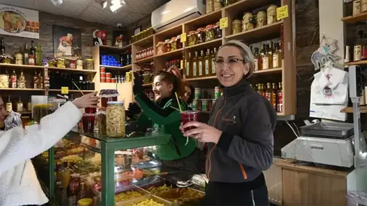 Neşeli Günler Filmi Eskişehir’de Gerçek Oldu Boşanan Çift Arasında Turşucu Rekabeti Başladı 3