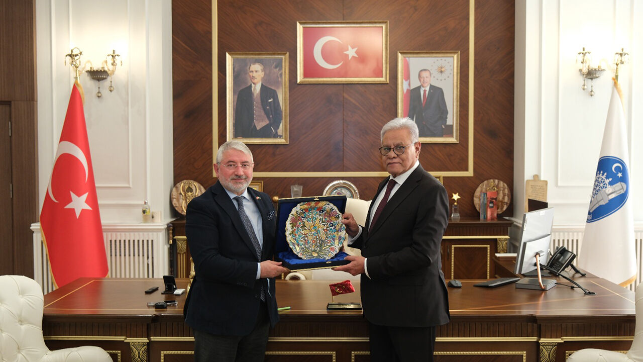 Pakistanbuyukelcibelediyeziyaret (1)