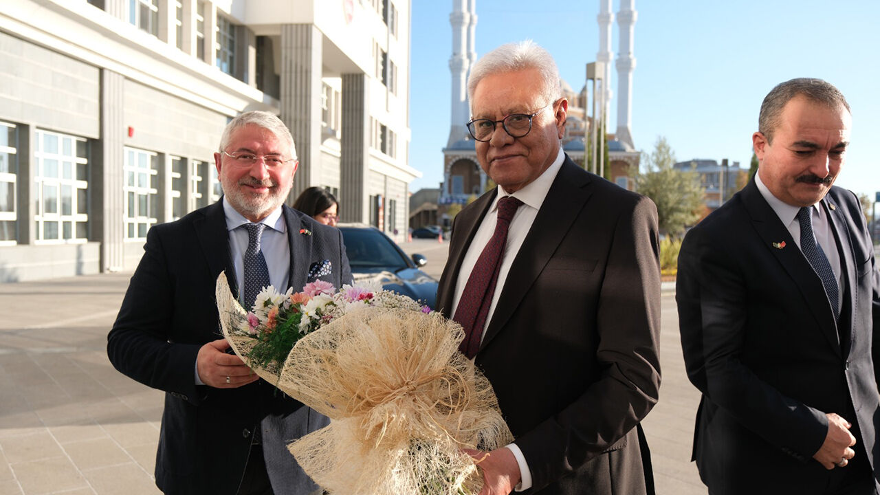 Pakistanbuyukelcibelediyeziyaret (4)