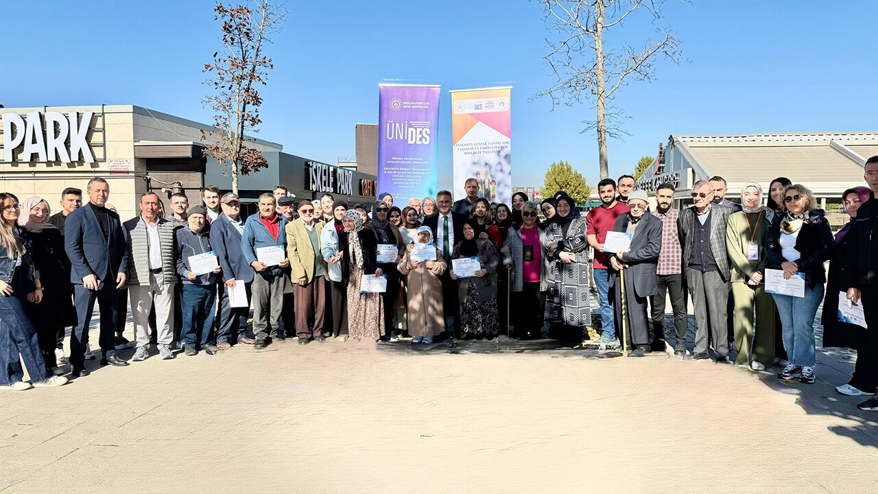 Yaslılarlasblusma (5)