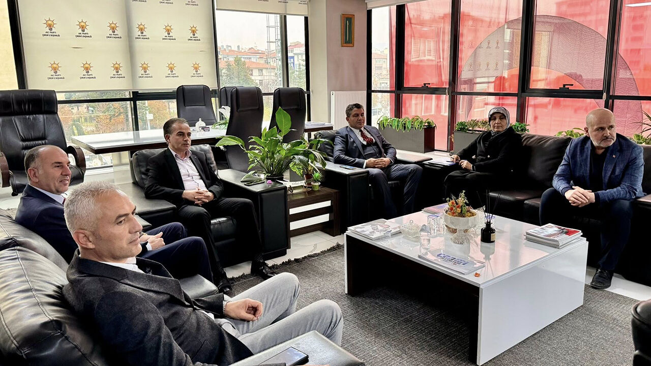 Akpartiilbaskanlarıtoplantısı (3)