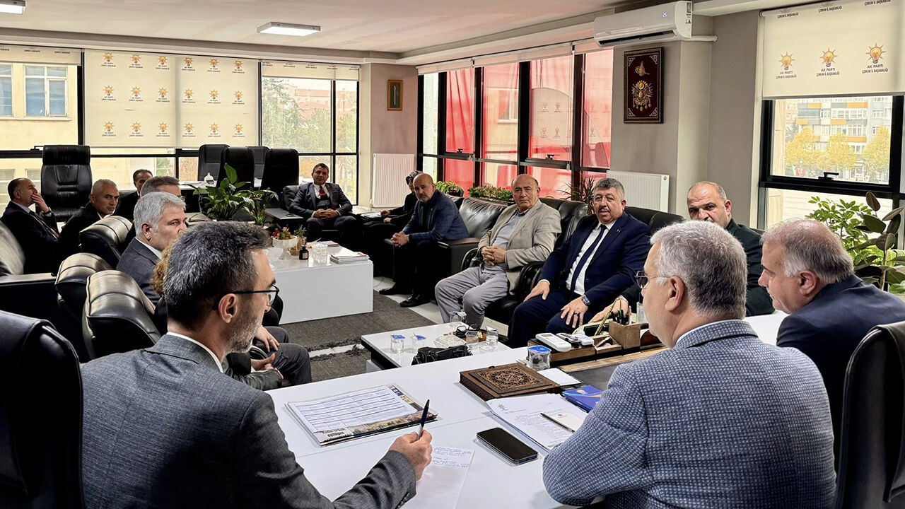 Akpartiilbaskanlarıtoplantısı (4)