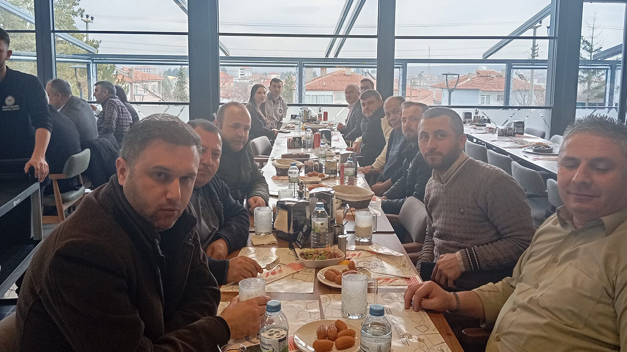 Buromemursenyemek (2)