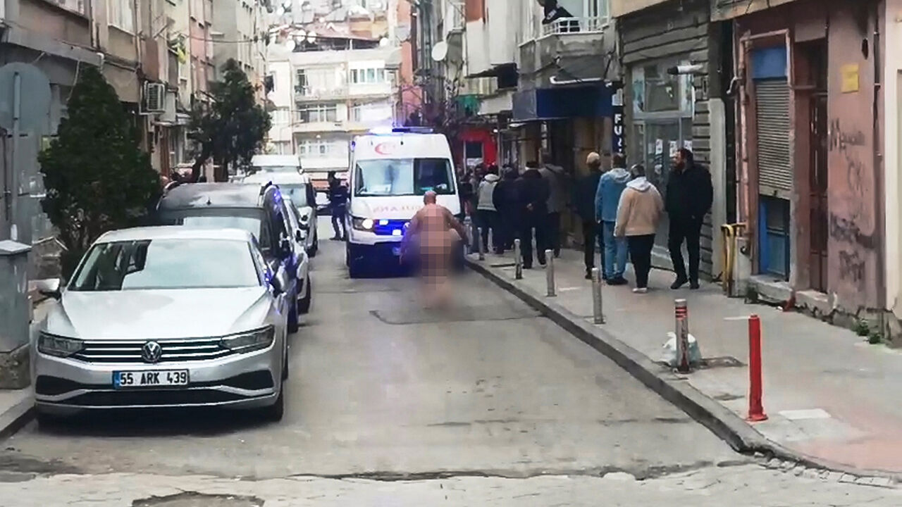 Caddede Çıplak Dolaşan Şahıs Mahalleyi Ayağa Kaldırdı Herkes Şokta 4