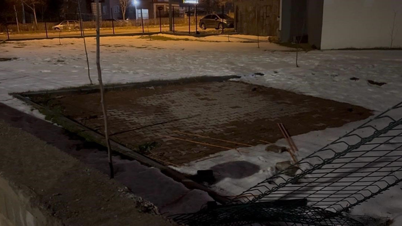 Fırtınanın Şiddetine Dayanamadı Bahçedeki Kameriye Kağıt Gibi Uçtu 2