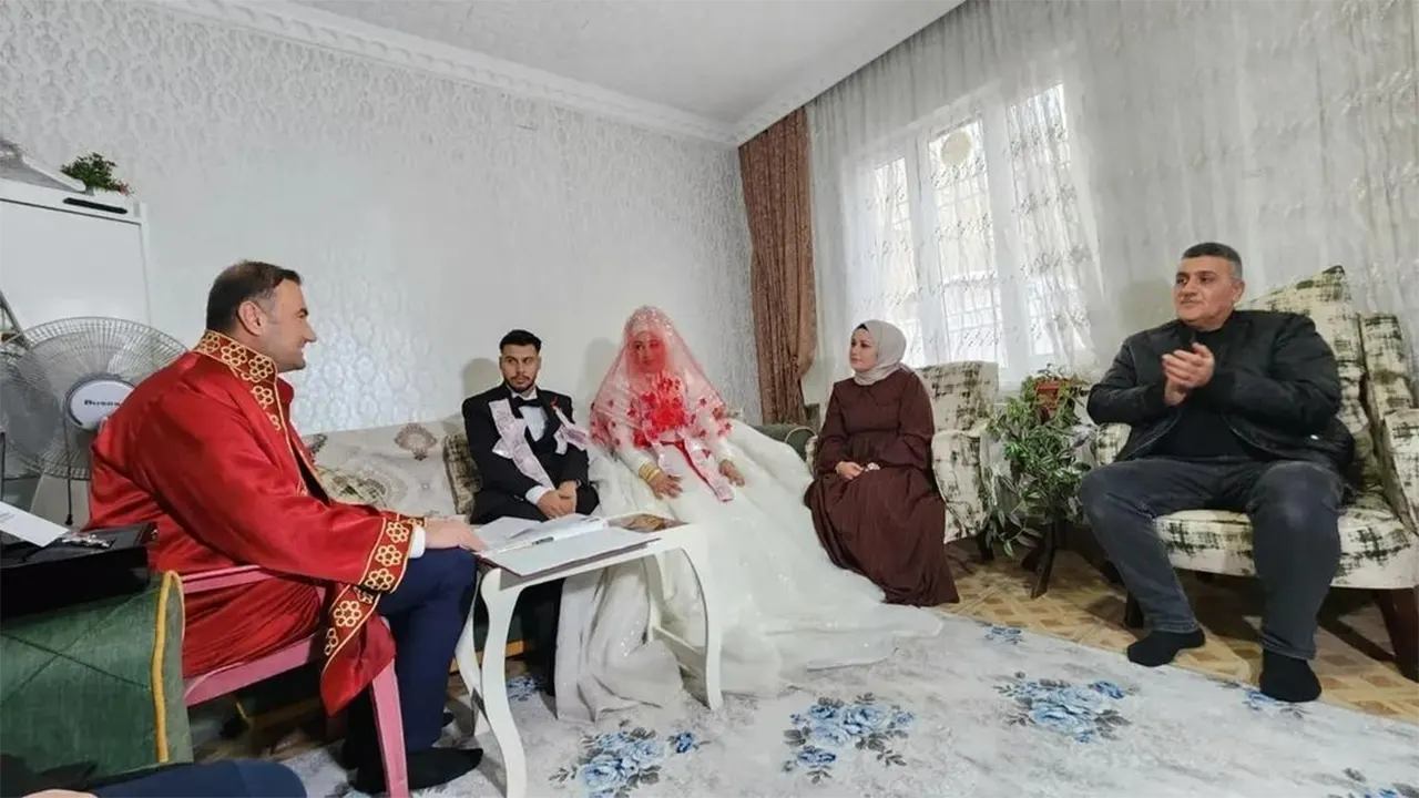 Genç Çiftin En Zorlu Eveti Karla Kaplı Yollar Memuru Durduramadı3