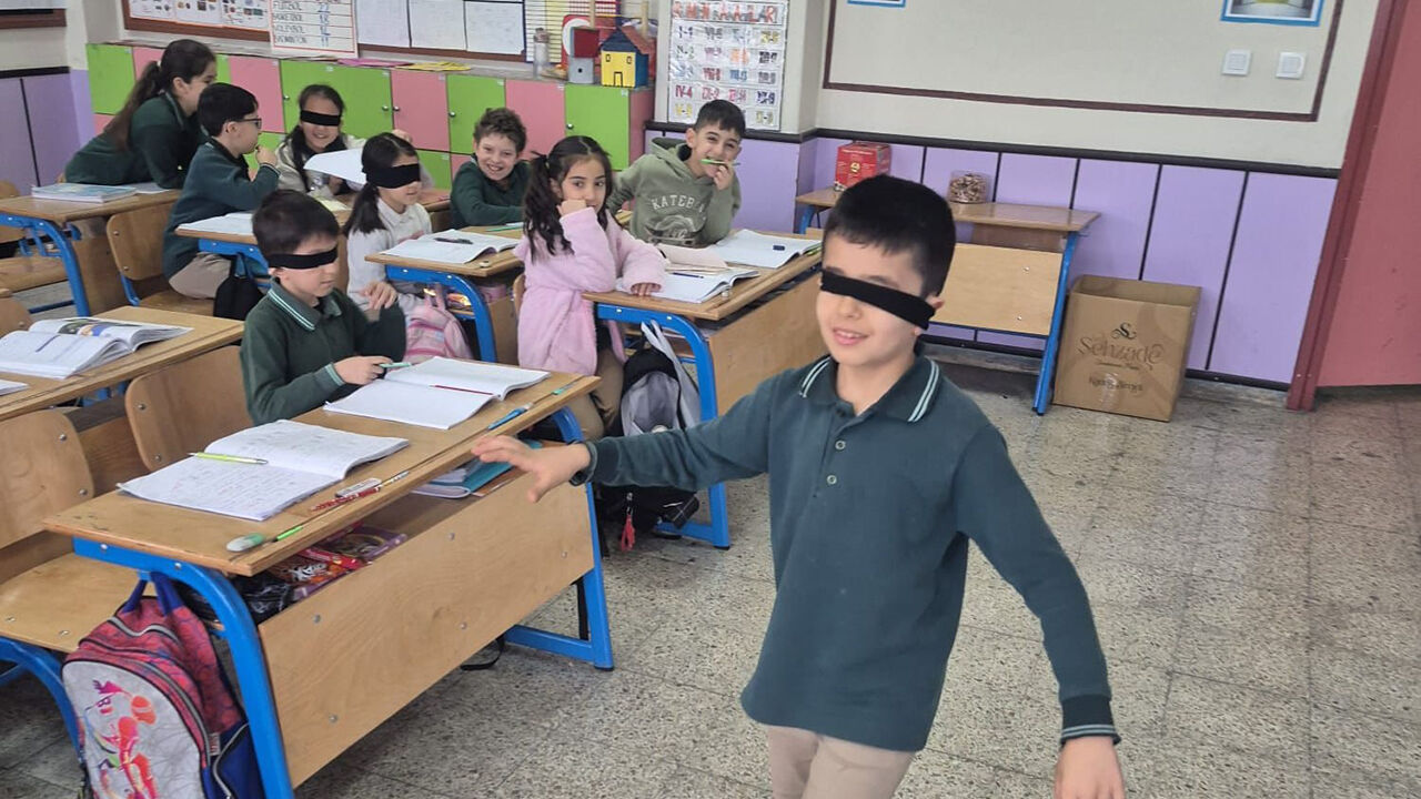 Kargıbeyazbastonetkinlgi (4)