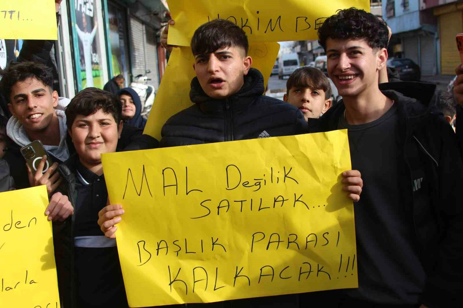 Kibar Feyzo Filmi Gerçek Oldu Gençler Başlık Parasına Isyan Etti 2
