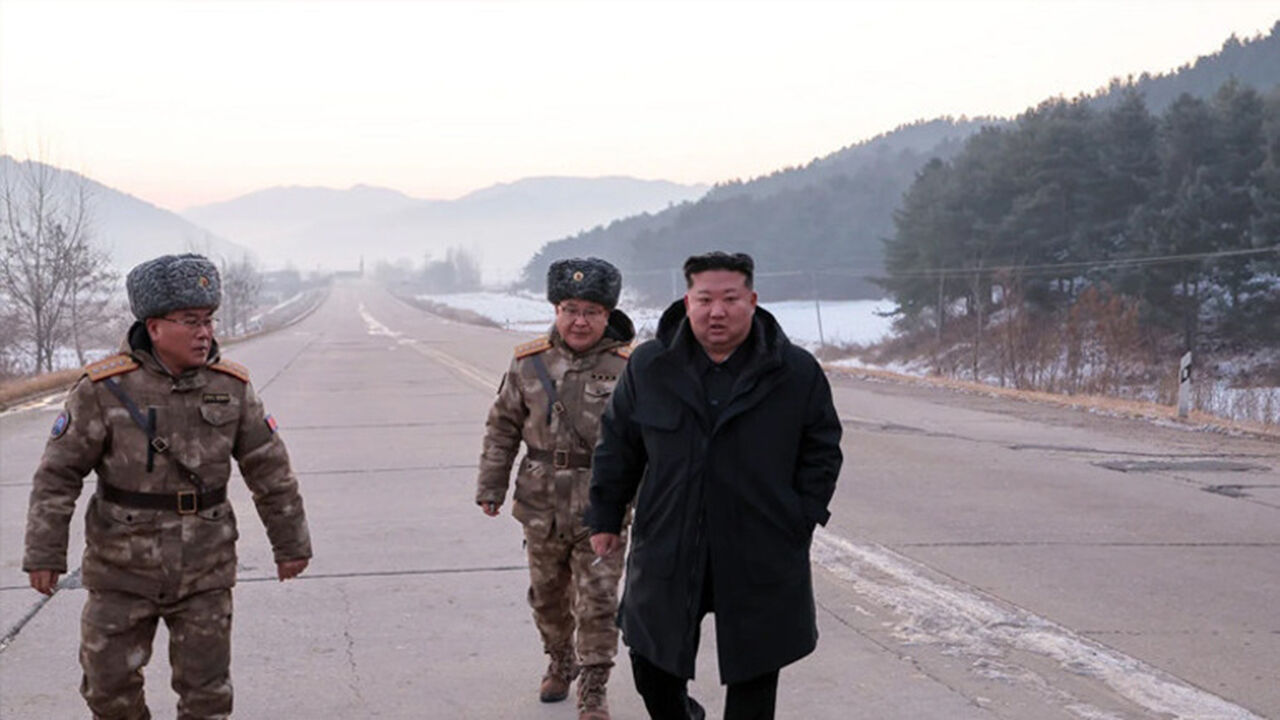 Kuzey Kore Hipersonik Füze Tatbikatı Yaptı Kim Jong Un’un Yeni Silahı Sahneye Çıktı
