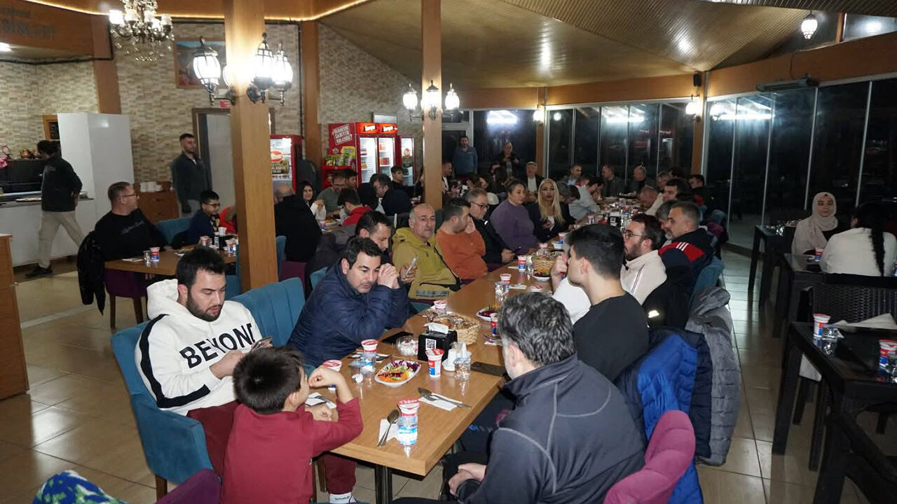 Osmancıksporcularayemekkk (1)