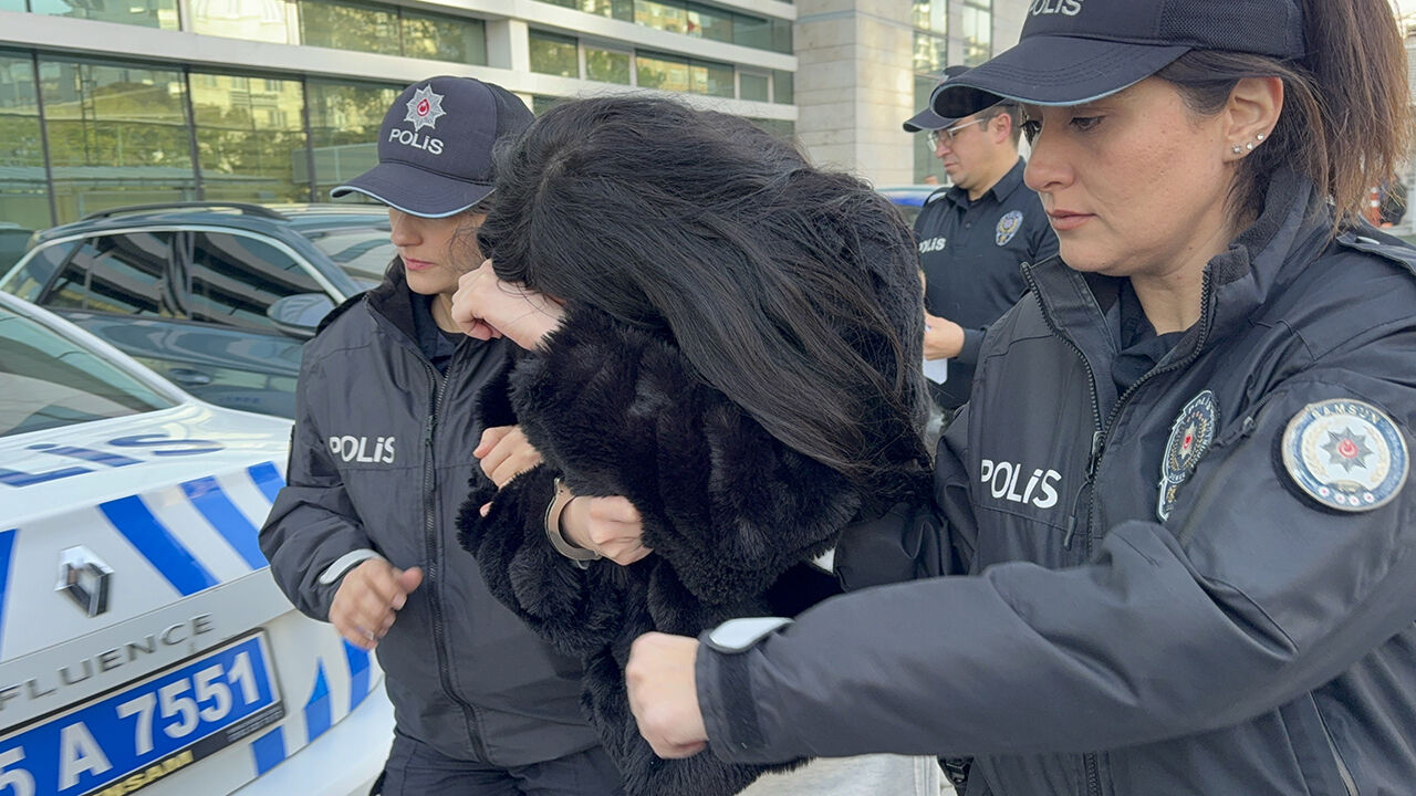 Polis Ve Bekçilere Meydan Okumuştu O Kadın Kıskıvrak Yakalandı