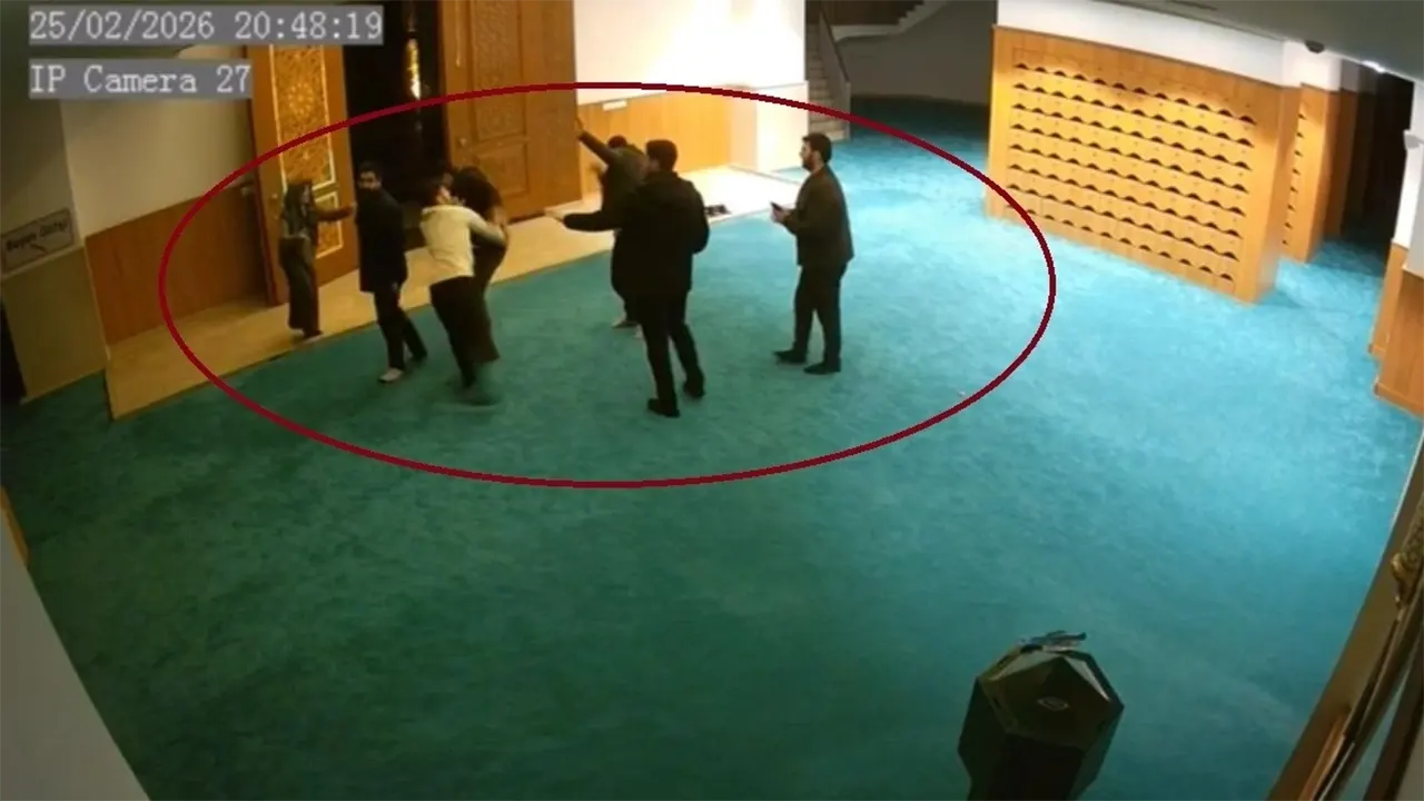 Ayakkabısının Kaybolduğunu Söyleyen Kişi Cami Görevlilerine Saldırdı