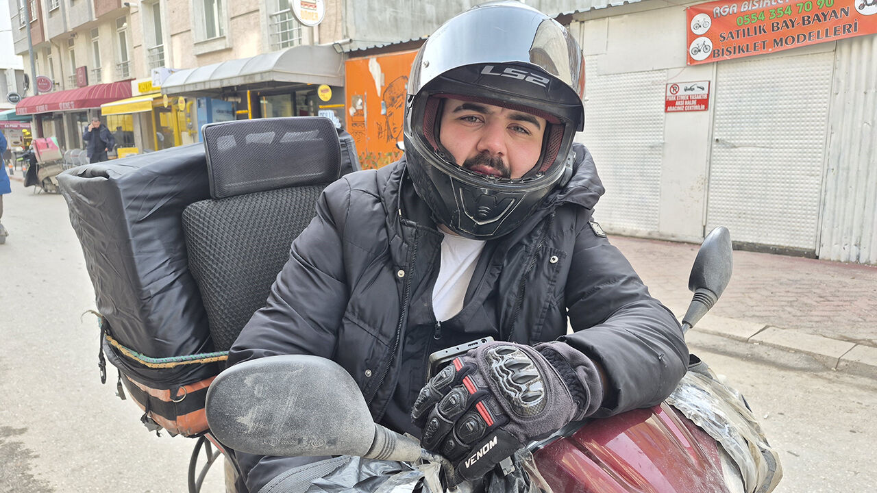 Kendi Üşüdü Ama Çocuğu Isıttı Kuryeden Unutulmaz Insanlık Dersi2