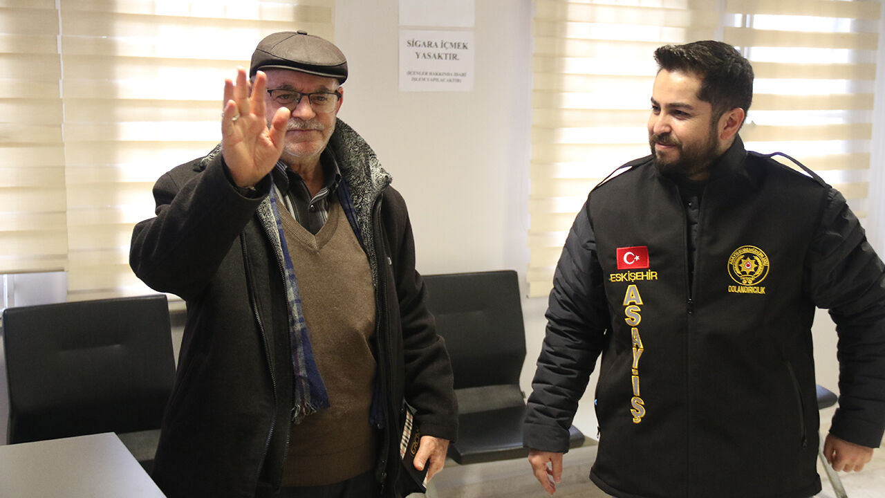 Telefondaki Sese Inandı 5 Milyonluk Altın Yolda Kurtarıldı 2