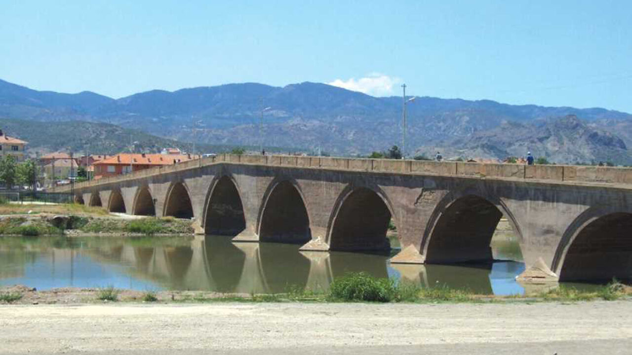 Osmancıkkoyunbabakoprusu (5)