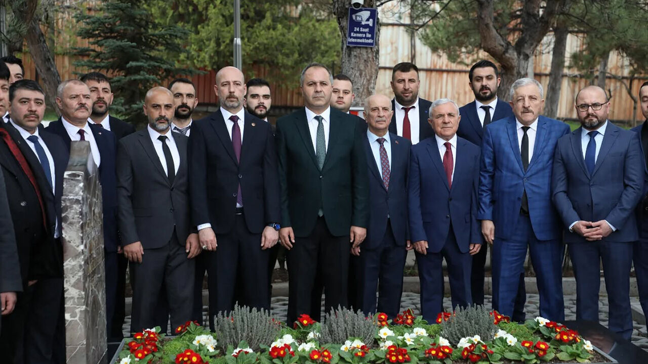 Turkesmezarziyaret (1)