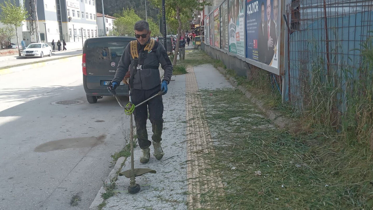 673896360 18458776681109195 27789722318224440 N