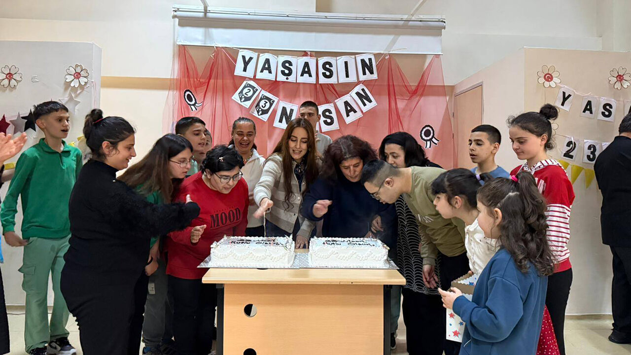 678527208 2172220503597879 1565972339948388923 N