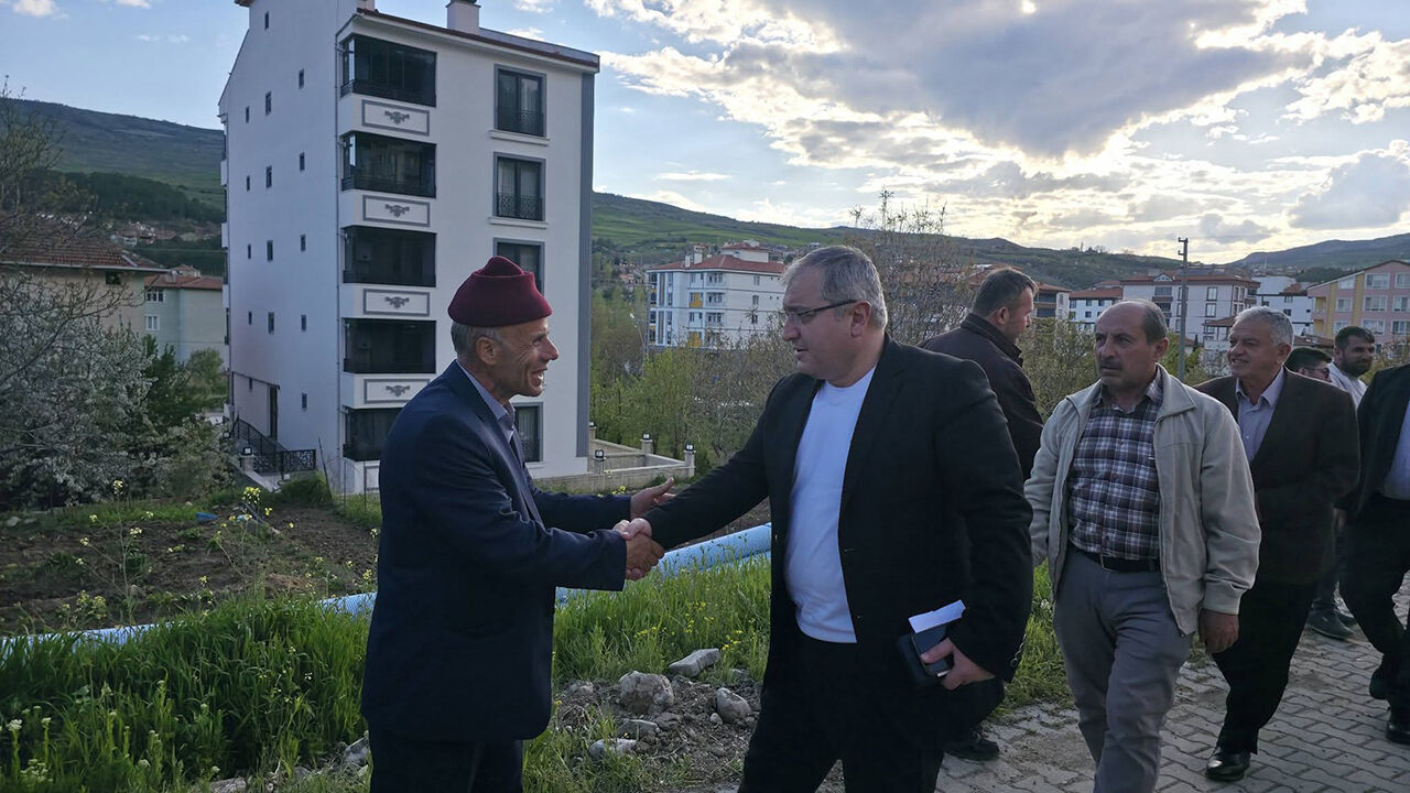 679647951 2099288403949915 3022771953968280248 N