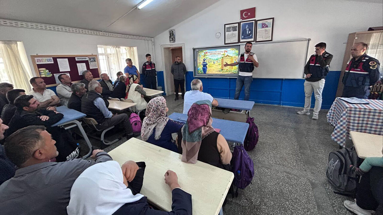 681913342 4301533743421099 4176453471498581483 N