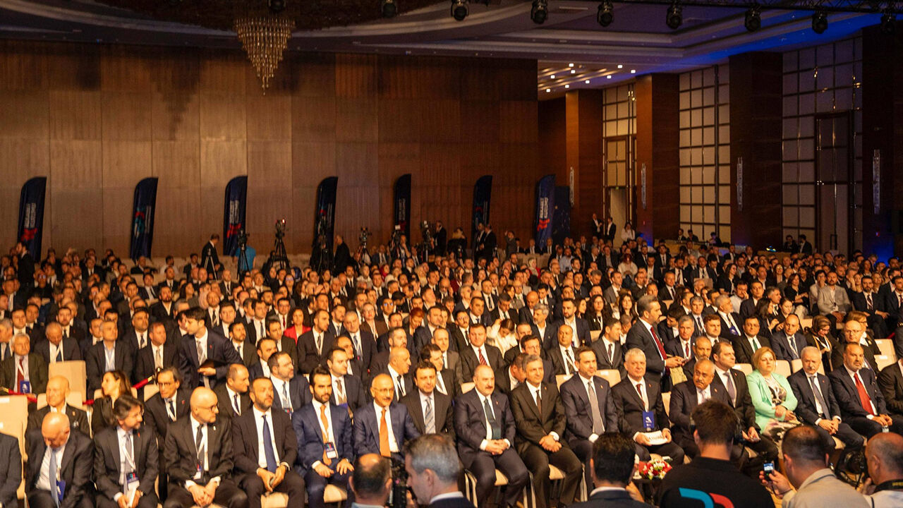 Ahlatcı Doğalgaz Enerji Zirvesinde Sürdürülebilirlik Vizyonunu Açıkladı 4