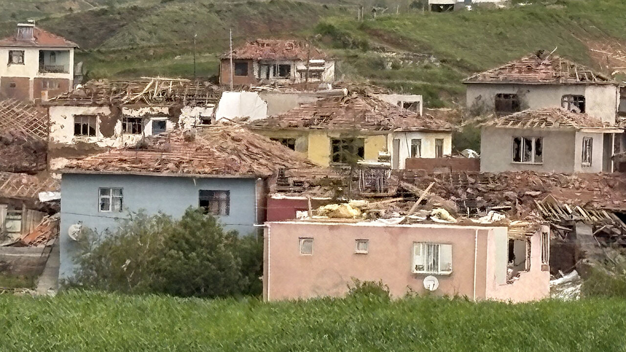 A W705045 03