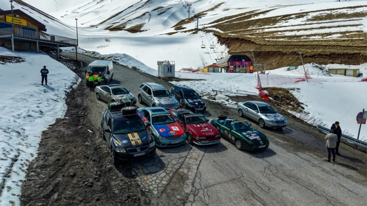 Almanya’dan Nepal’e 13 Bin Kilometre İpek Yolu Rallisi Kars’a Ulaştı 3