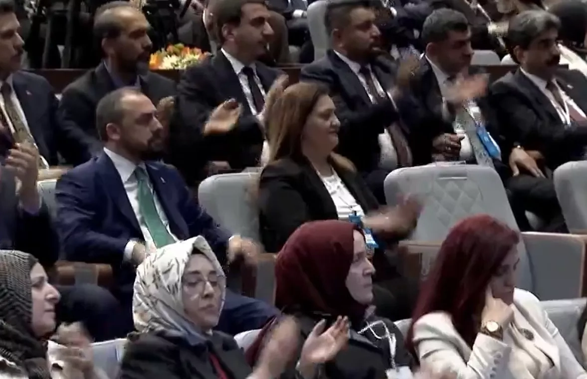 Burcu Köksal’ın Rozetini Erdoğan Taktı Ak Parti’ye Resmen Katıldı 2