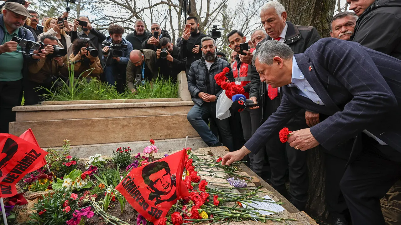 Chp Lideri Özgür Özel, Üç Fidan’ı Mezarları Başında Andı 4
